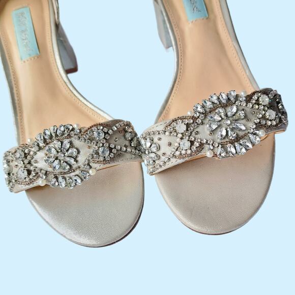 BETSEY JOHNSON SB-Mel Silver Jewel Block Heel Sandal Size 8 Ankle Strap Dressy - Picture 2 of 10